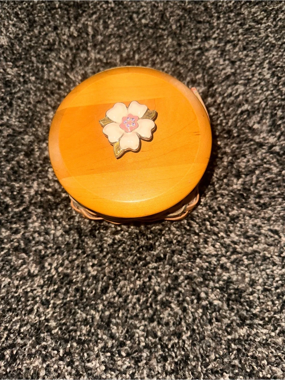 longaberger small circular spring with floral knob